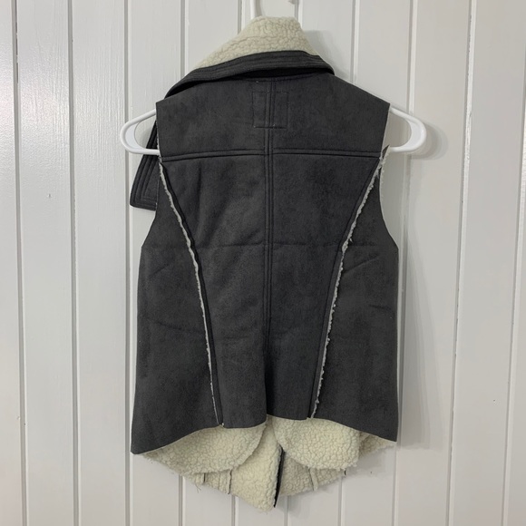 Olive & Oak Vest - Picture 2 of 2